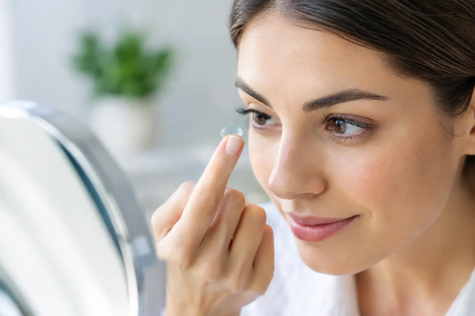 Contact Lenses for Astigmatism: A Clearer Fit
